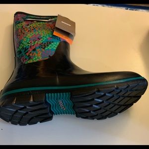 Women bogs rainboots.